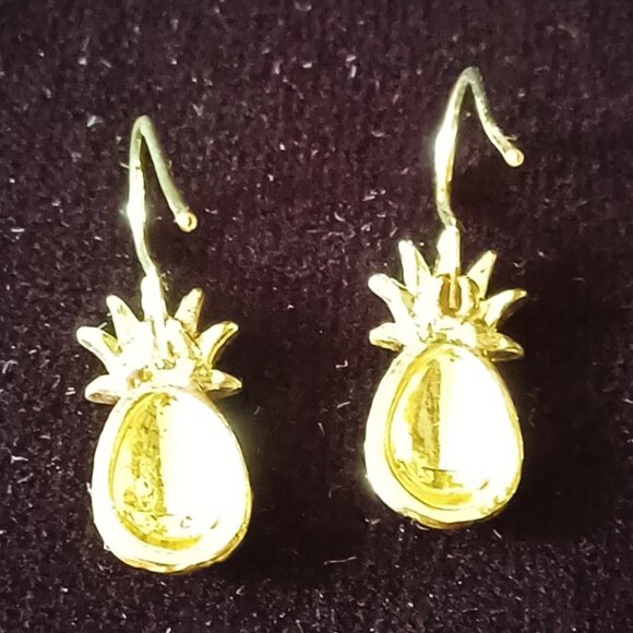 NIB Adorable Pineapple Earrings in a Fruit Case - Picture 3 of 6